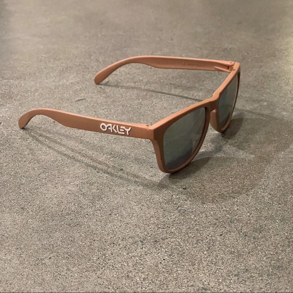 Oakley Grenade Frogskins - Matte Brown with Green Iridescent Lenses